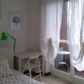 Private room for rent for €660 per month in Milan, Via Bartolomeo d'Alviano