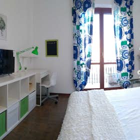 Private room for rent for €720 per month in Milan, Via Carlo Valvassori Peroni