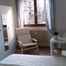 Private room for rent for €820 per month in Milan, Via Carlo Valvassori Peroni