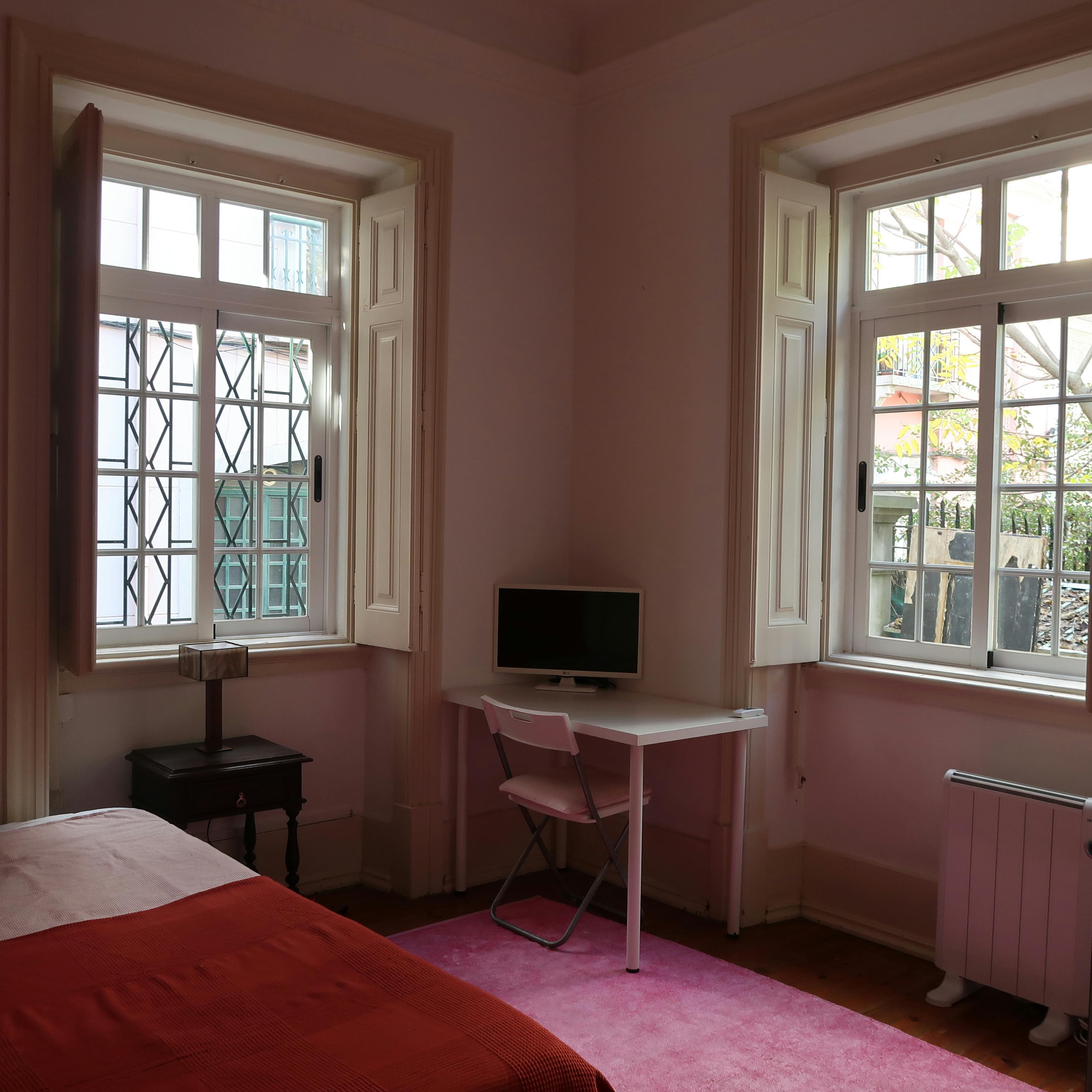 Private room for rent for €320 per month in Lisbon, Travessa de Dona Estefânia