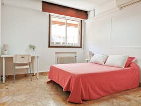 Private room for rent for €610 per month in Madrid, Calle de Beatriz de Bobadilla