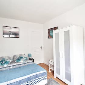 Private room for rent for €810 per month in Paris, Square Vitruve