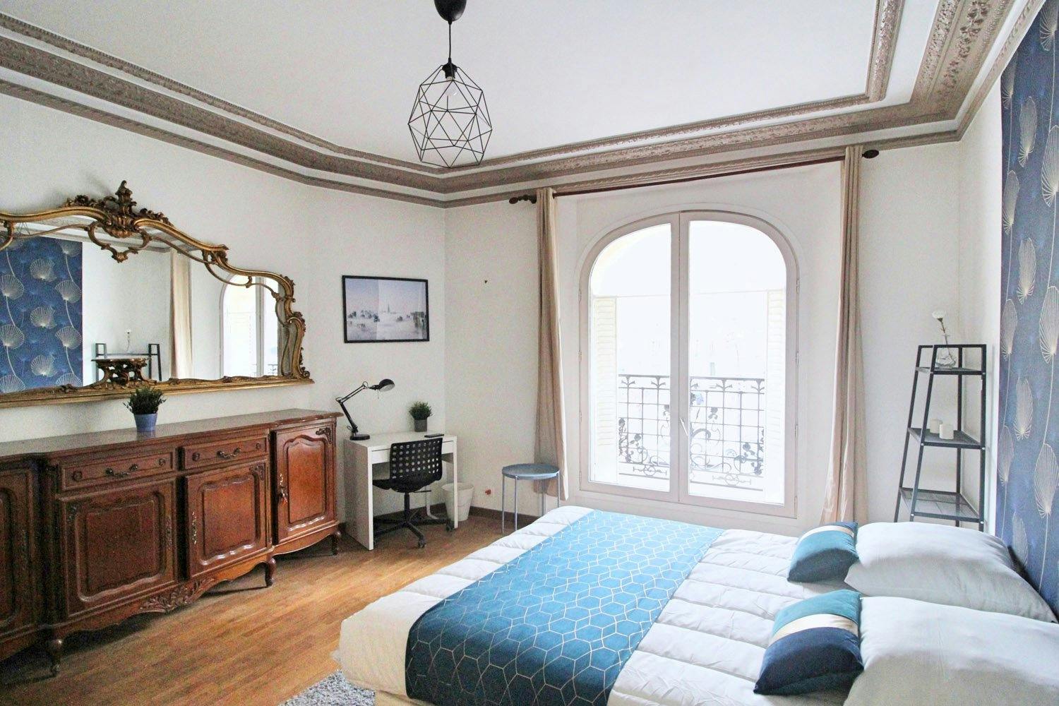 Private room for rent for €1,110 per month in Paris, Avenue Daumesnil