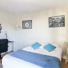 Private room for rent for €730 per month in Rueil-Malmaison, Avenue d'Alsace-Lorraine