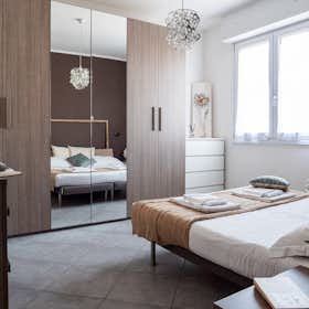 Apartament de închiriat pentru 2.250 EUR pe lună în Milan, Via Mario Borsa