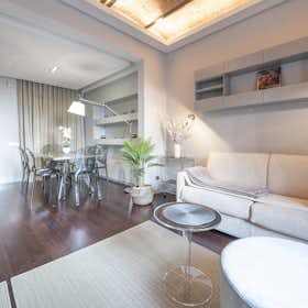 Apartment for rent for €2,376 per month in Barcelona, Carrer de Tuset
