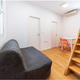 Apartment for rent for €1,100 per month in Madrid, Calle de Lavapiés
