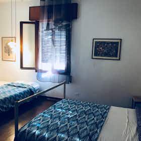 Отдельная комната сдается в аренду за 470 € в месяц в Venice, Via Aleardo Aleardi