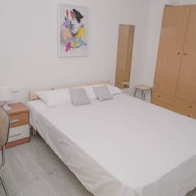 Private room for rent for €440 per month in Málaga, Calle Tomás Escalonilla