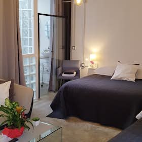 单间公寓 正在以 €850 的月租出租，其位于 Córdoba, Plaza de la Corredera