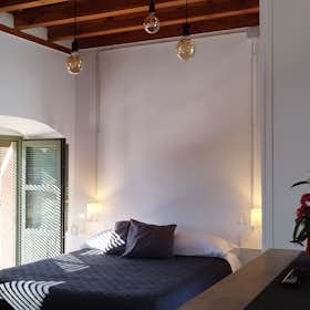 单间公寓 正在以 €1,100 的月租出租，其位于 Córdoba, Plaza de la Corredera