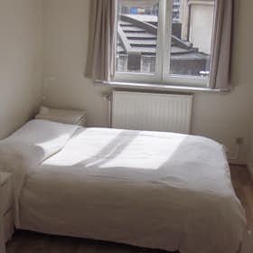 Apartment for rent for €1,040 per month in Brussels, Rue de Pascale