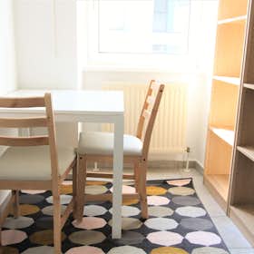 Apartment for rent for €660 per month in Vienna, Karl-Walther-Gasse