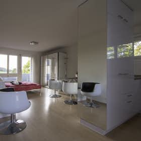 Apartment for rent for €2,218 per month in Dallikon, Hörnlistrasse