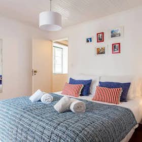 Apartment for rent for €1,200 per month in Lisbon, Rua do Loureiro