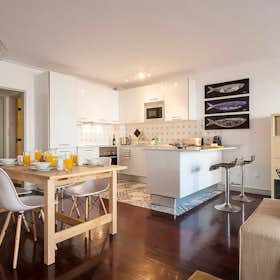 Apartment for rent for €3,750 per month in Lisbon, Rua Nogueira e Sousa