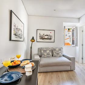 Apartment for rent for €3,300 per month in Lisbon, Beco dos Cativos
