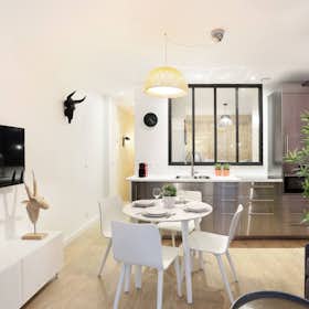 Apartment for rent for €4,300 per month in Paris, Rue Chénier