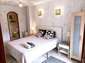 Apartment for rent for €1,500 per month in Barcelona, Carrer de Montserrat