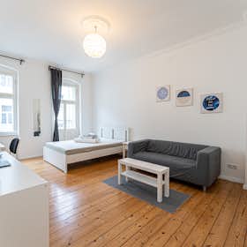 Wohnung for rent for 1.345 € per month in Berlin, Wisbyer Straße