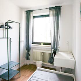 WG-Zimmer zu mieten für 409 € pro Monat in Düsseldorf, Kölner Landstraße