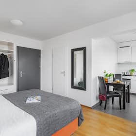 Lägenhet att hyra för 2 200 CHF i månaden i Zürich, Binzmühlestrasse