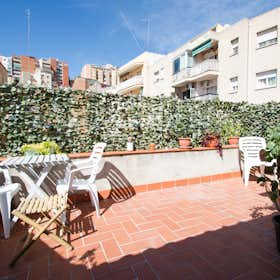 Apartment for rent for €900 per month in Barcelona, Carrer de Jaume Puigvert