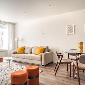 Apartment for rent for €1,869 per month in Lisbon, Rua Basílio Teles
