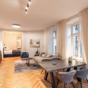 Apartment for rent for €2,200 per month in Berlin, Krausnickstraße