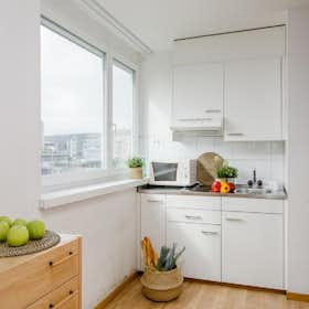 Lägenhet att hyra för 2 890 CHF i månaden i Zürich, Friesstrasse