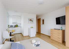 Lägenhet att hyra för 2 095 CHF i månaden i Zürich, Friesstrasse