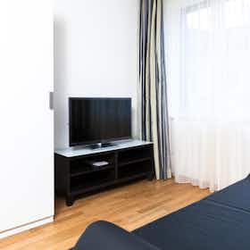 Apartment for rent for CHF 2,900 per month in Zürich, Langstrasse