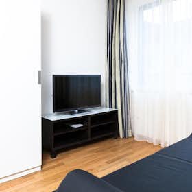 Apartment for rent for CHF 2,906 per month in Zürich, Langstrasse