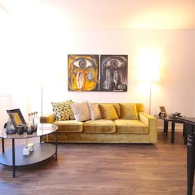Apartment for rent for €1,869 per month in Lisbon, Rua da Glória