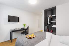 Lägenhet att hyra för 1 732 € i månaden i Kloten, Obstgartenstrasse