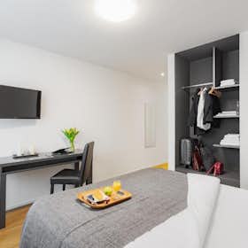 Apartament de închiriat pentru 1.741 EUR pe lună în Kloten, Obstgartenstrasse
