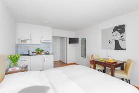 Apartment for rent for €1,999 per month in Kloten, Obstgartenstrasse
