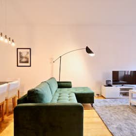 Apartment for rent for €1,869 per month in Lisbon, Rua Filipe da Mata