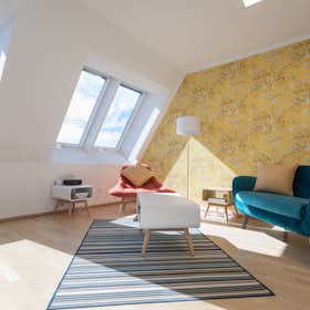 Apartment for rent for €4,500 per month in Vienna, Karlsplatz