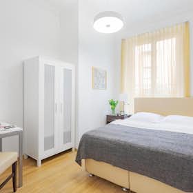 Apartment for rent for CHF 3,908 per month in Zürich, Universitätstrasse