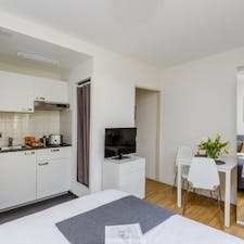 Studio for rent for 1.552 CHF per month in Basel, Delsbergerallee