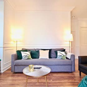 Apartment for rent for €2,000 per month in Lisbon, Rua General Taborda
