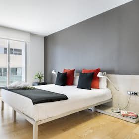 Apartment for rent for €3,270 per month in Barcelona, Passeig de Calvell