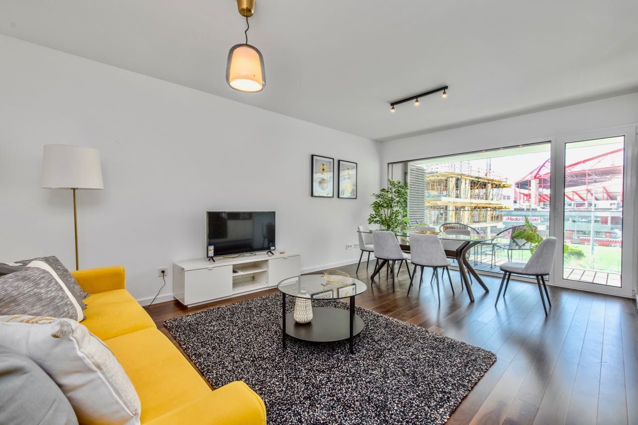 Apartment for rent for €3,600 per month in Lisbon, Rua António Alçada Baptista