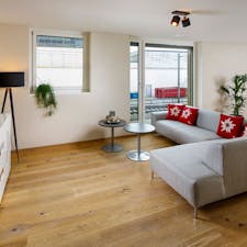 Private room for rent for CHF 1,500 per month in Kloten, Hamelirainstrasse