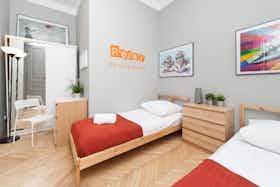公寓 正在以 PLN 2,200 的月租出租，其位于 Kraków, ulica Józefa Dietla