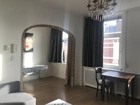 Apartment for rent for €1,800 per month in The Hague, Newtonstraat