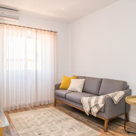 Lägenhet att hyra för 1 469 € i månaden i Faro, Rua Reitor Teixeira Guedes