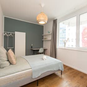 WG-Zimmer for rent for 730 € per month in Berlin, Nazarethkirchstraße