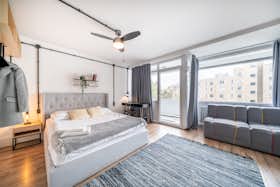 Apartment for rent for €1,800 per month in Berlin, Leibnizstraße